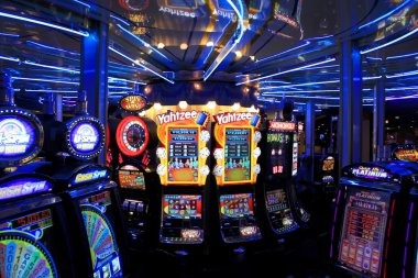fyp138 app interface showing live games, account balance, and deposit options