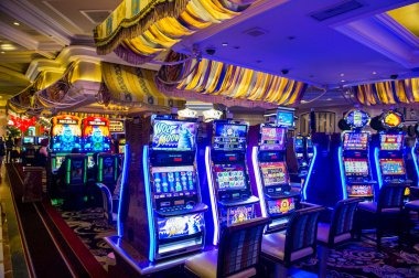 Paytable and symbol guide for Wolf Gold game on fyp138
